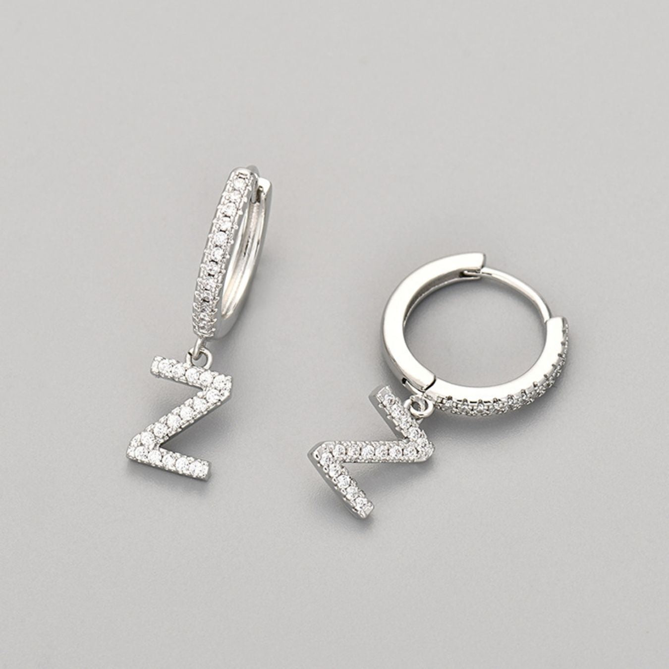 Brincos Initial "Crystal"