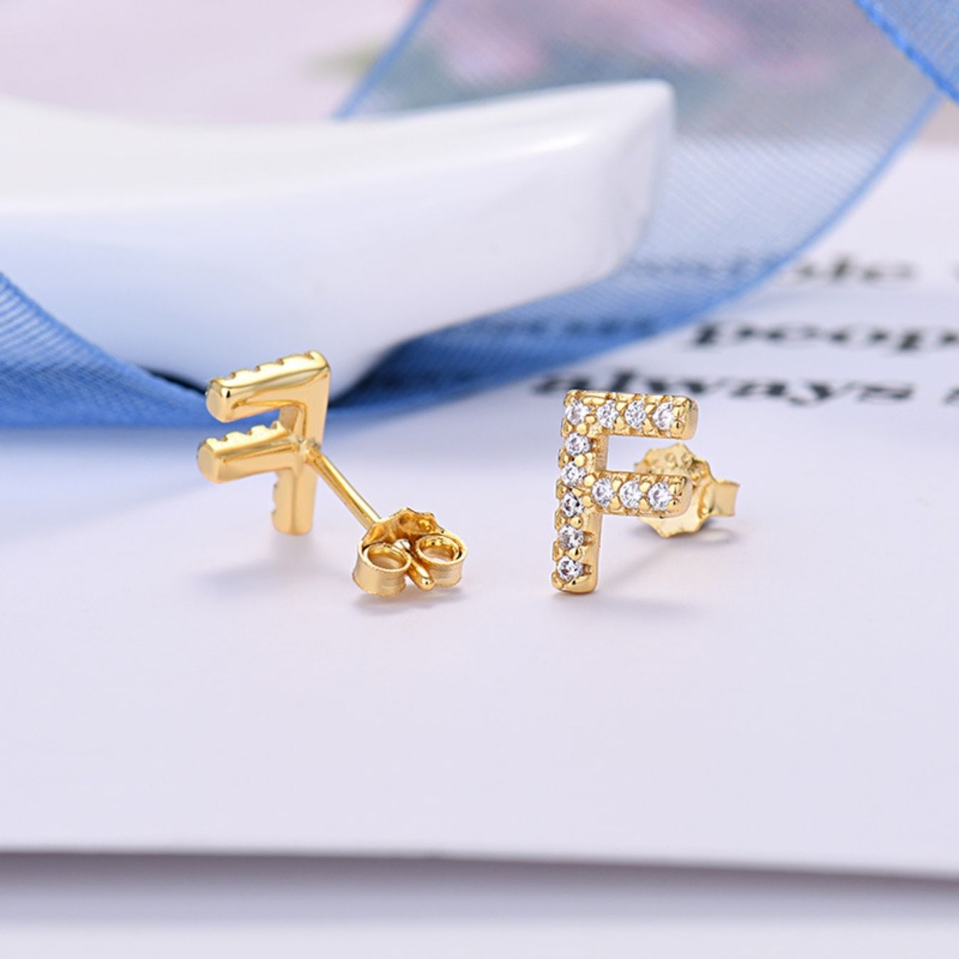 Brincos Iniciais "Identity"