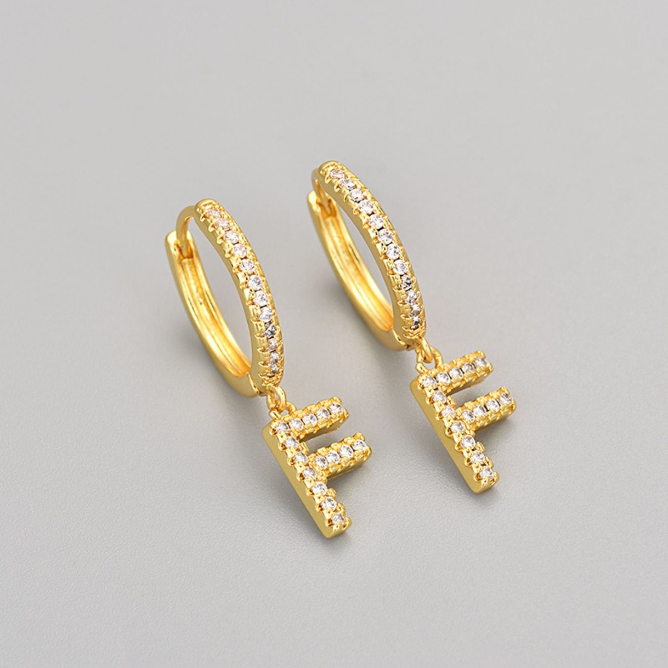 Brincos Initial "Crystal"