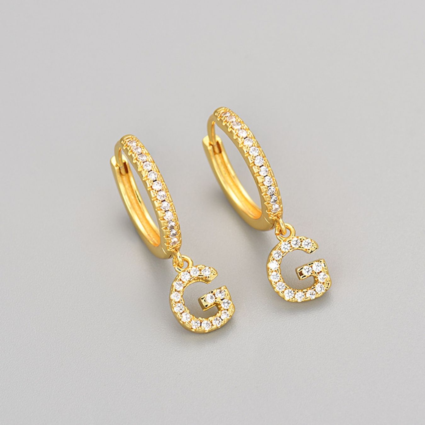 Brincos Initial "Crystal"