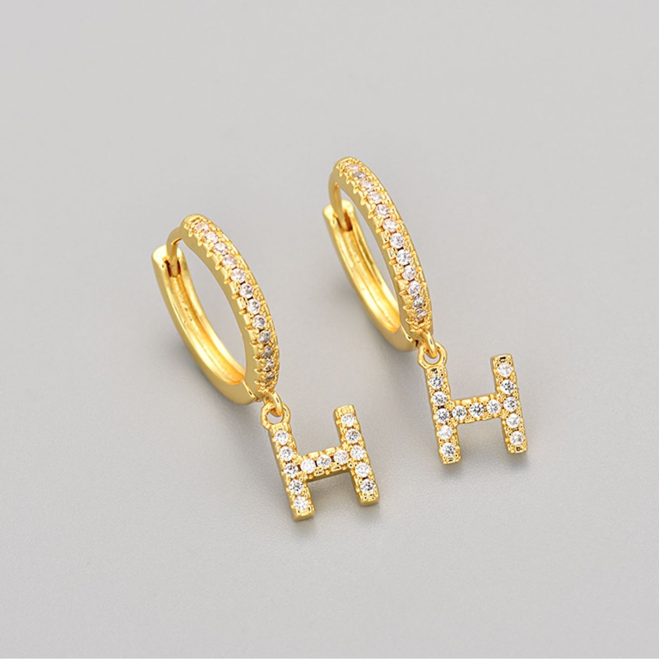 Brincos Initial "Crystal"