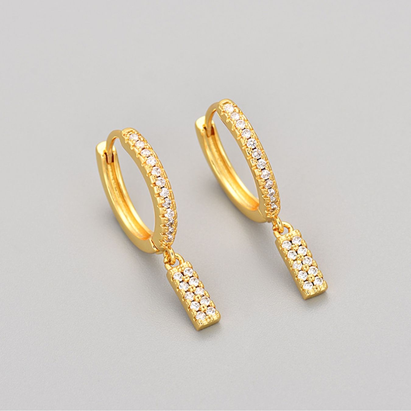 Brincos Initial "Crystal"