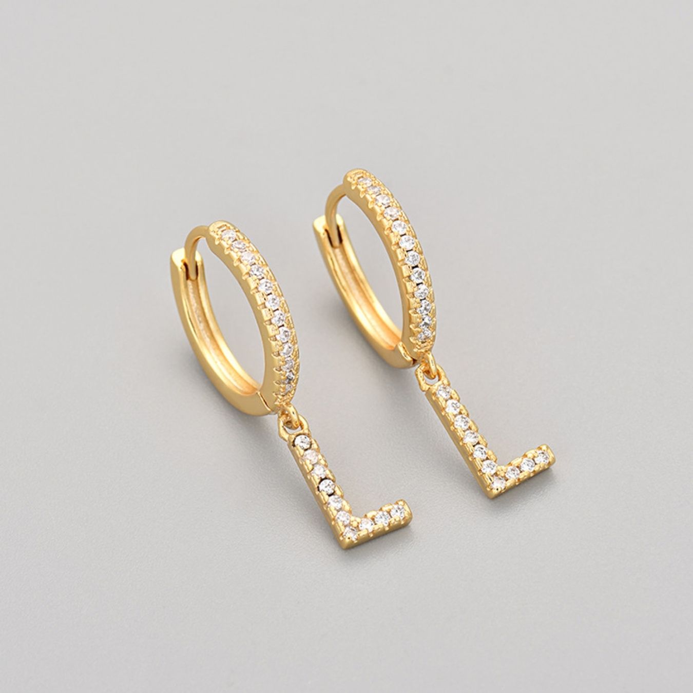 Brincos Initial "Crystal"