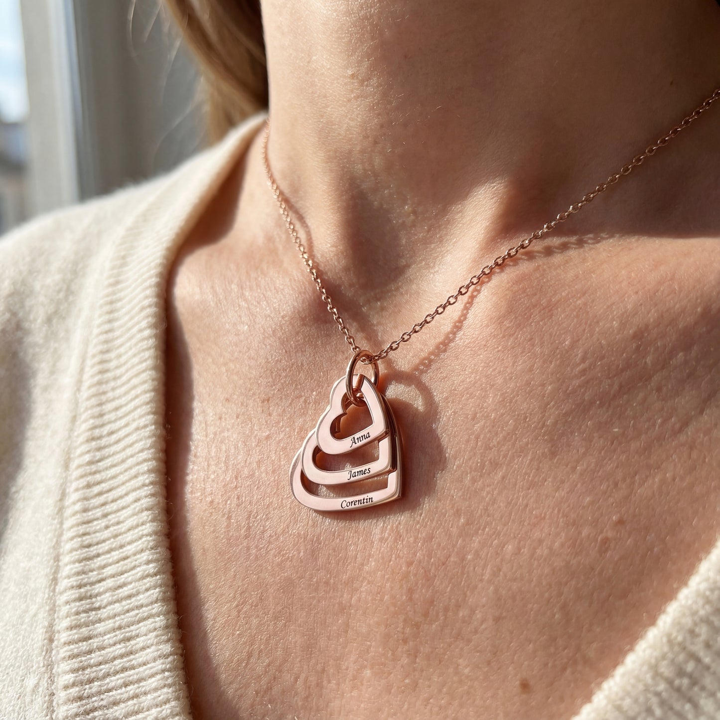 Colar com Nome "Nested Hearts"