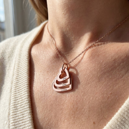 Colar com Nome "Nested Hearts"