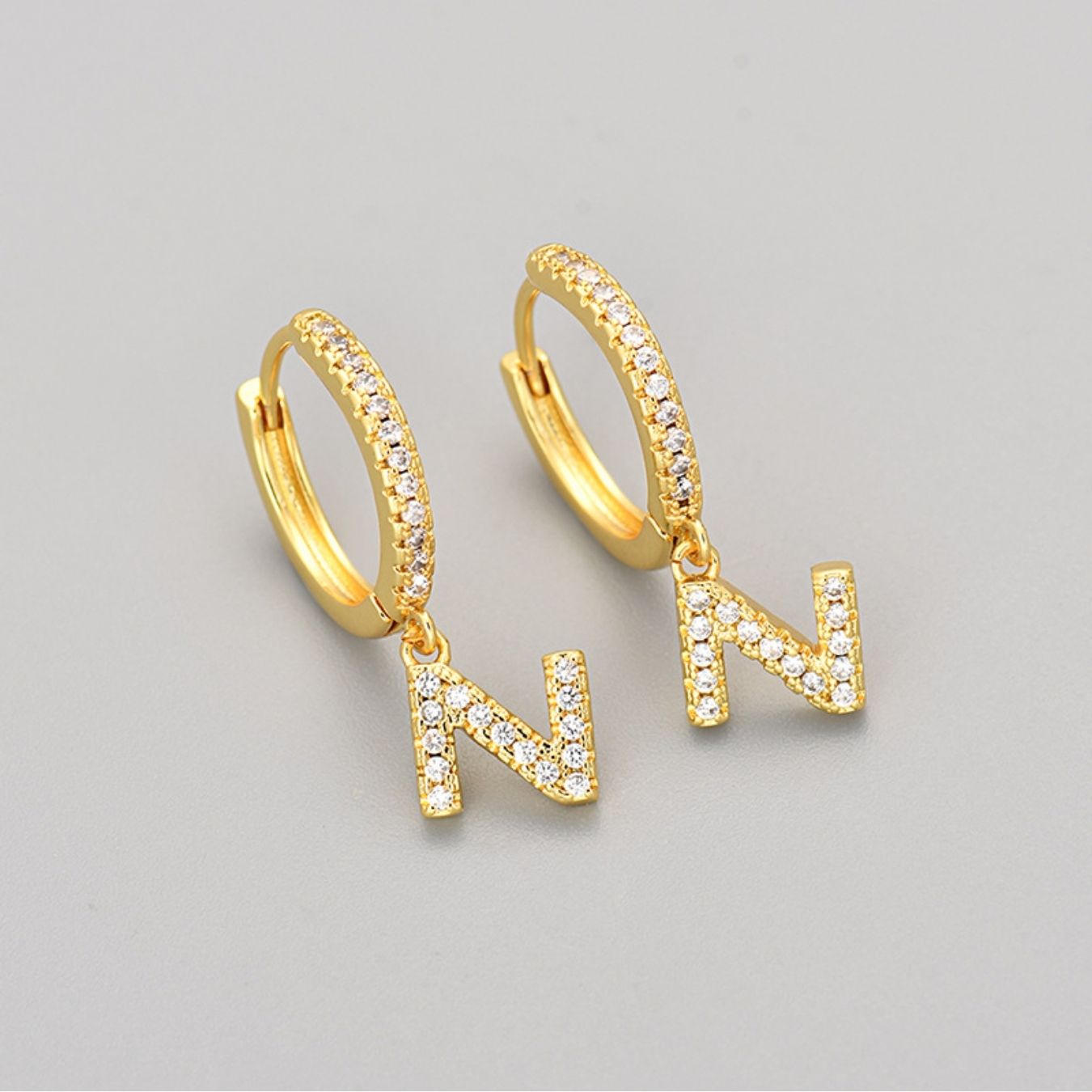 Brincos Initial "Crystal"