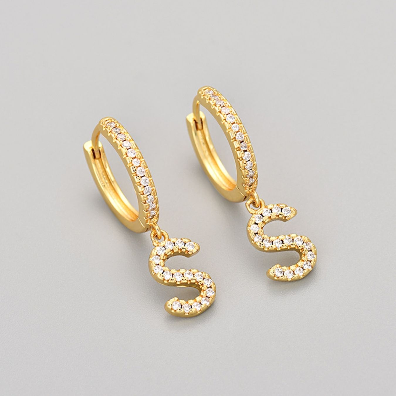 Brincos Initial "Crystal"