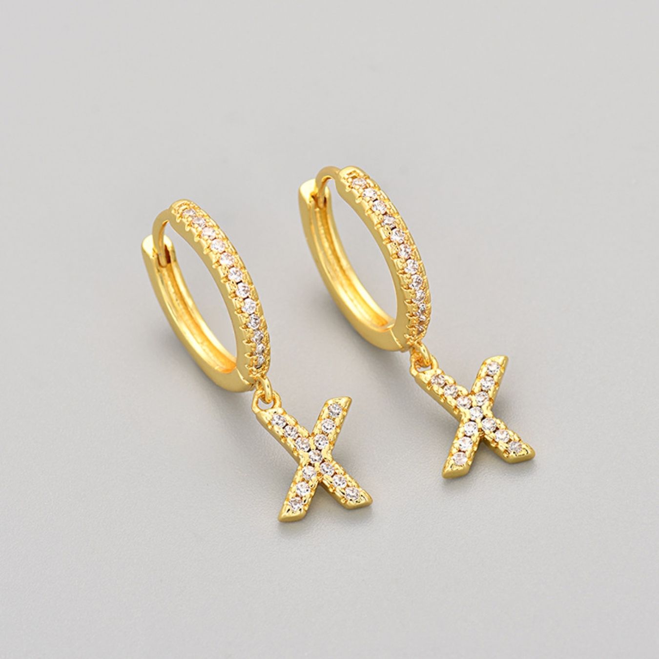 Brincos Initial "Crystal"