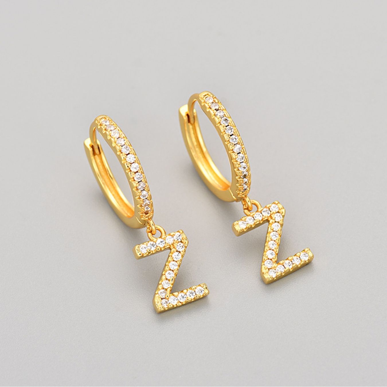 Brincos Initial "Crystal"