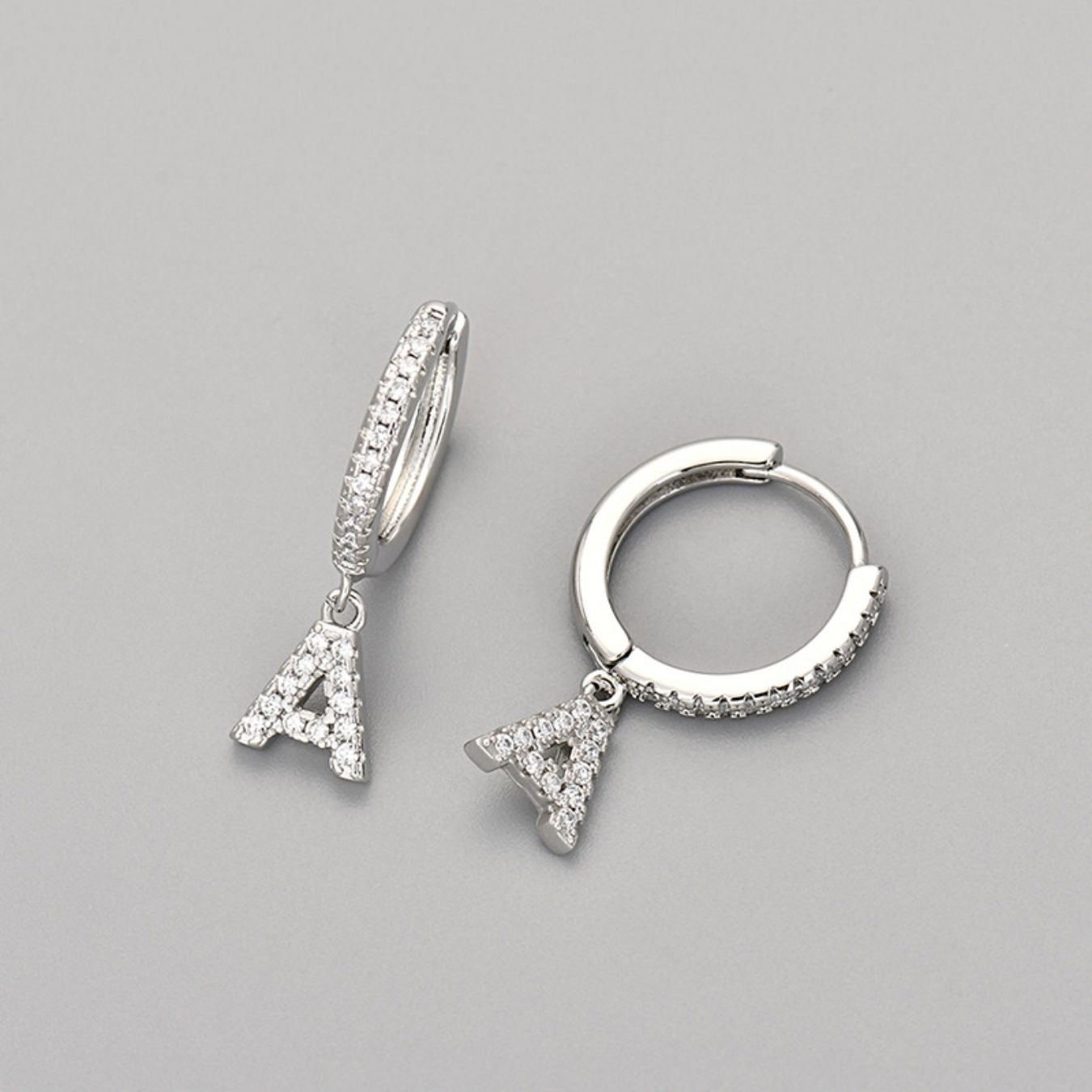 Brincos Initial "Crystal"