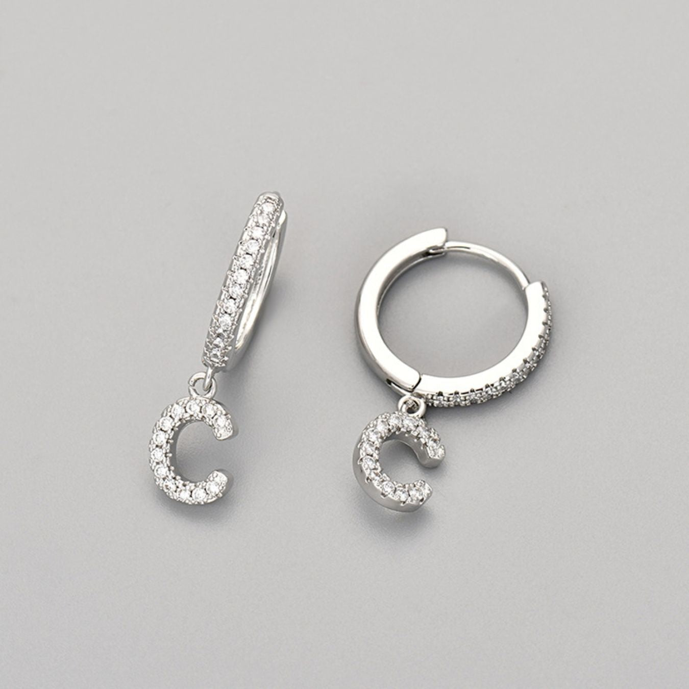 Brincos Initial "Crystal"