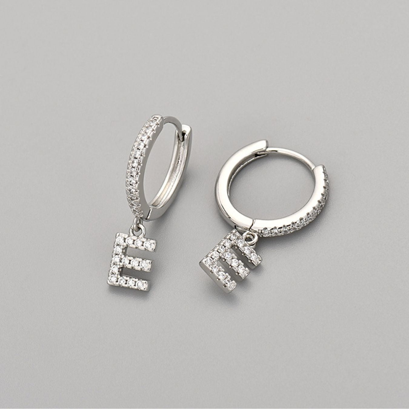 Brincos Initial "Crystal"