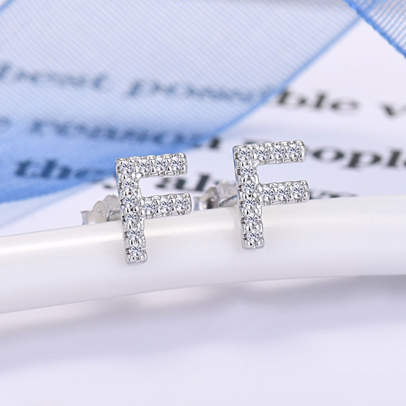 Brincos Iniciais "Identity"