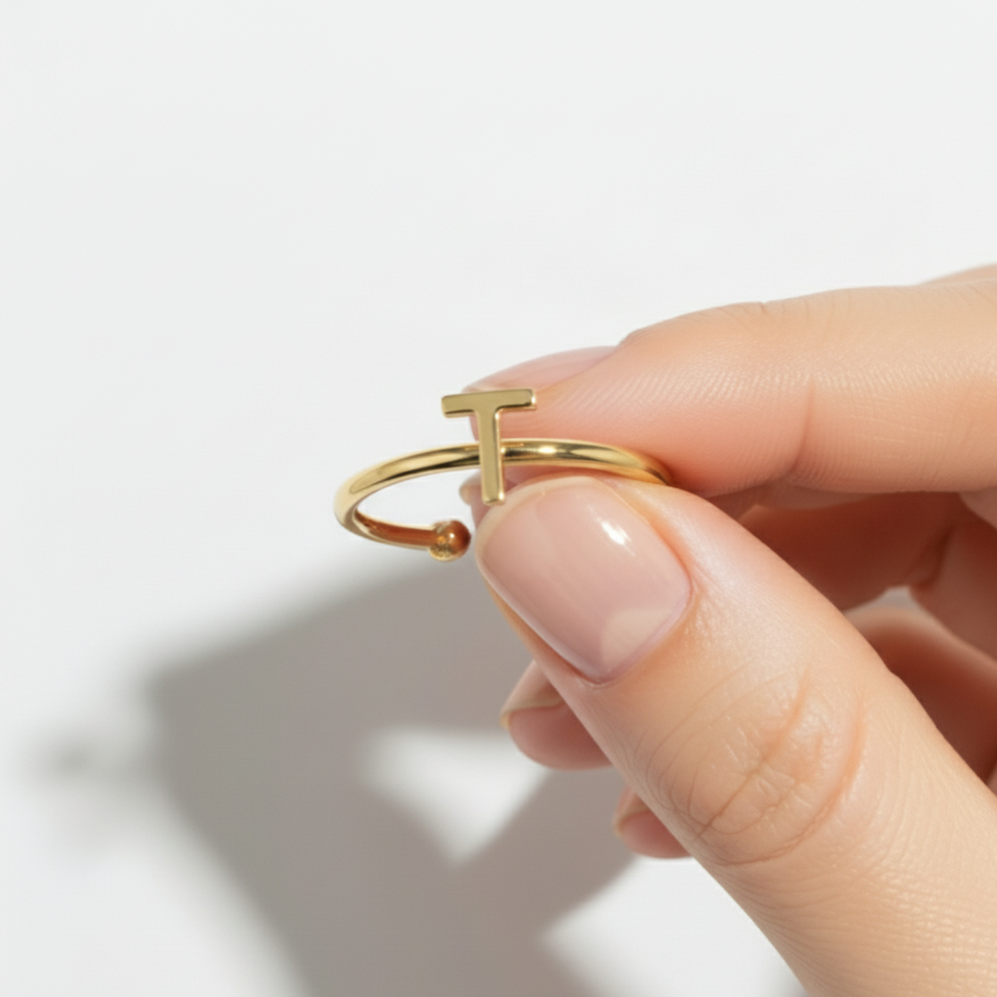 Anel Ajustável com Inicial "Chic"