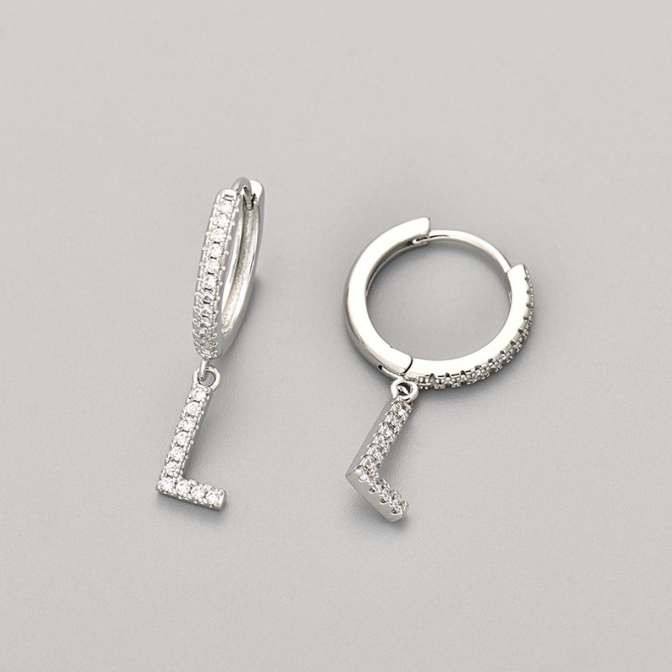 Brincos Initial "Crystal"