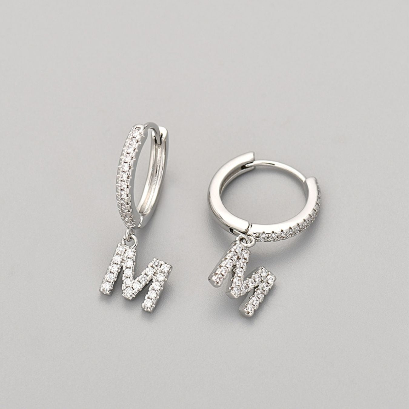 Brincos Initial "Crystal"