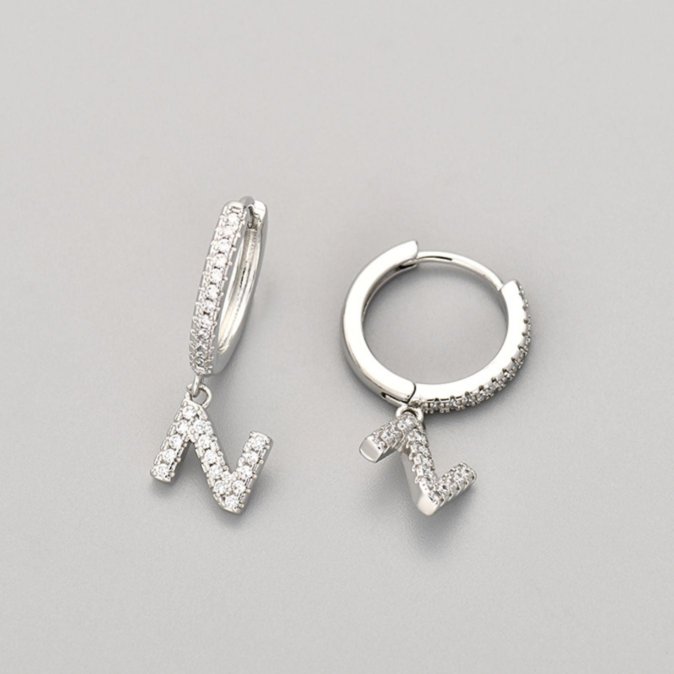 Brincos Initial "Crystal"