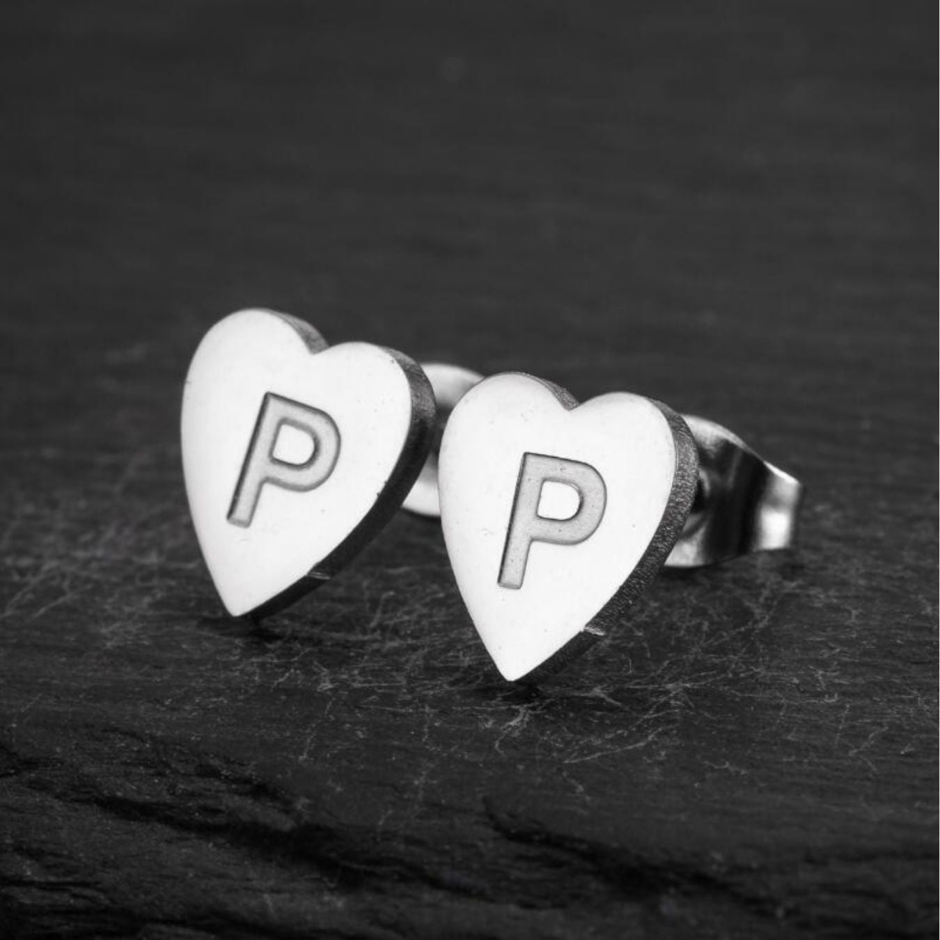 Brincos Initial "Chic Heart"