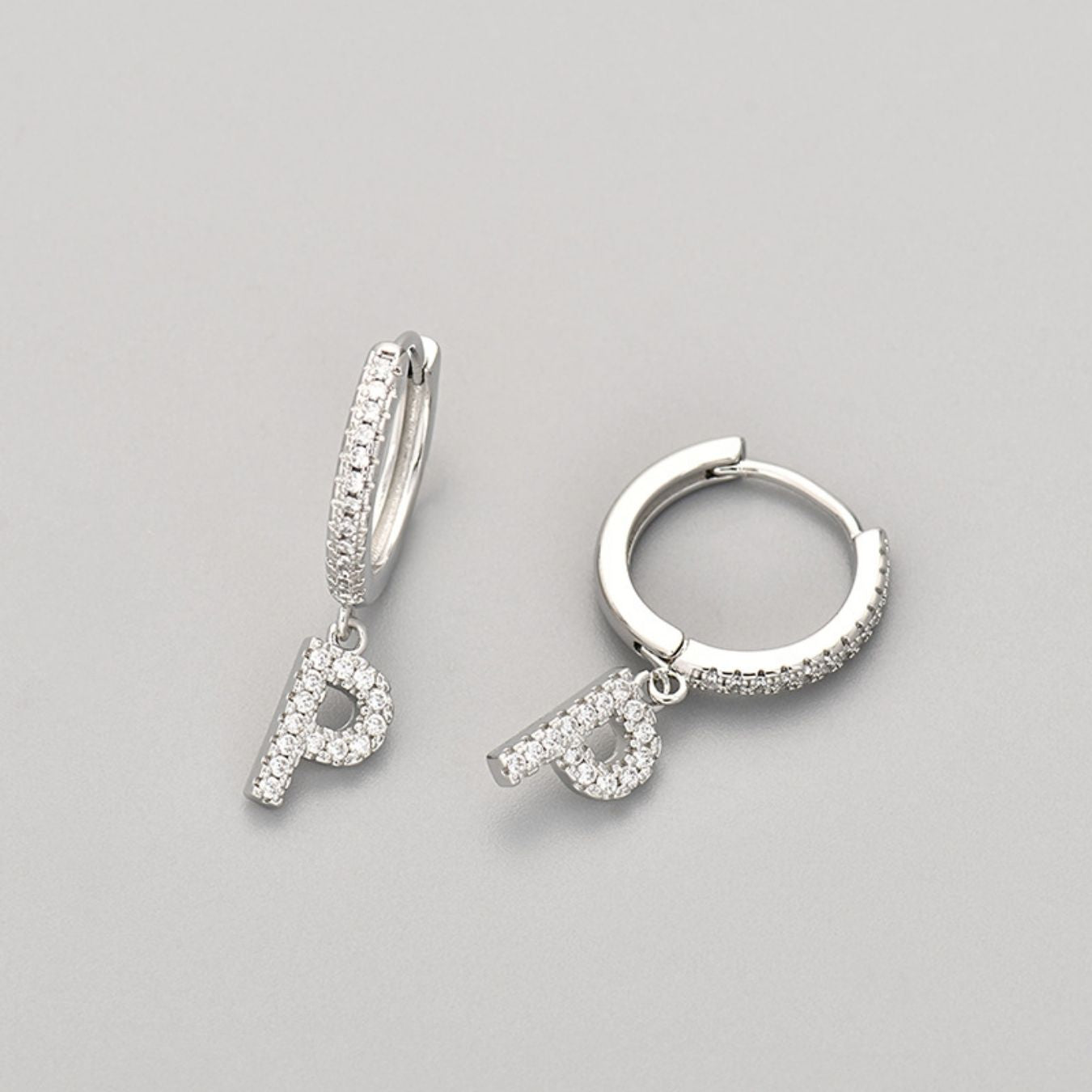 Brincos Initial "Crystal"