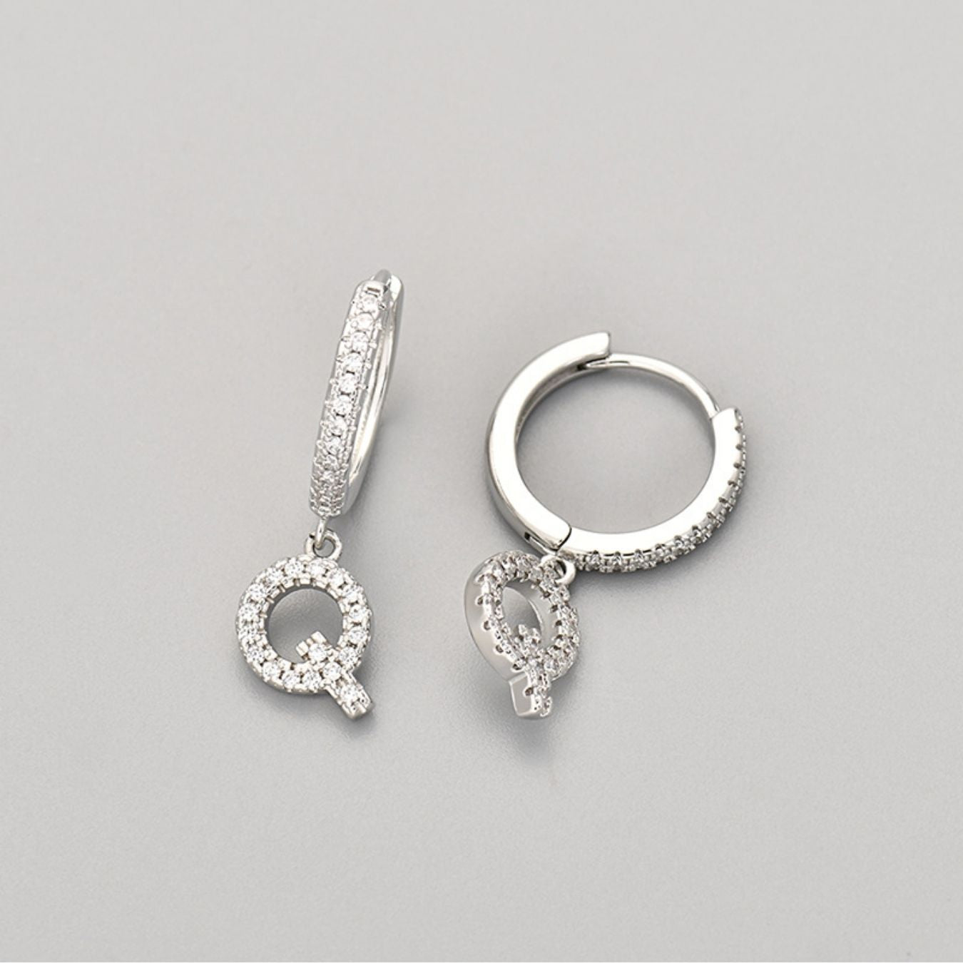 Brincos Initial "Crystal"