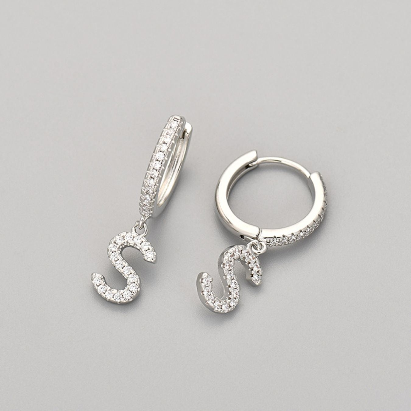 Brincos Initial "Crystal"