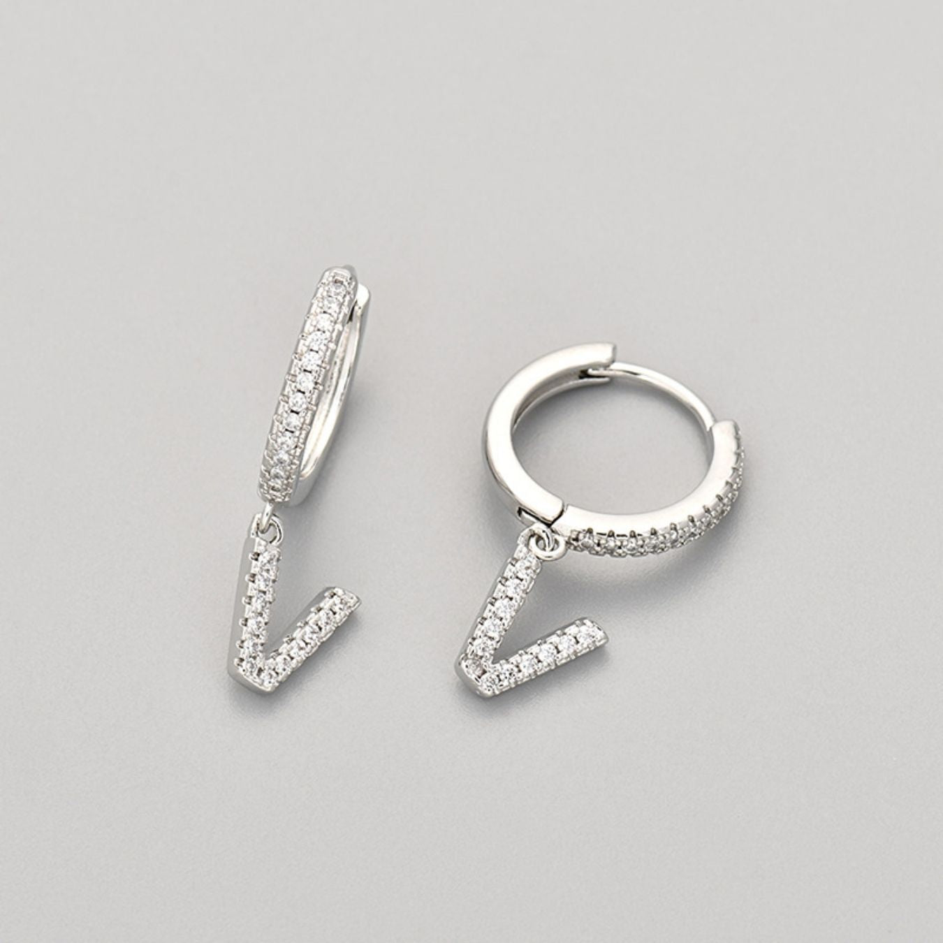 Brincos Initial "Crystal"