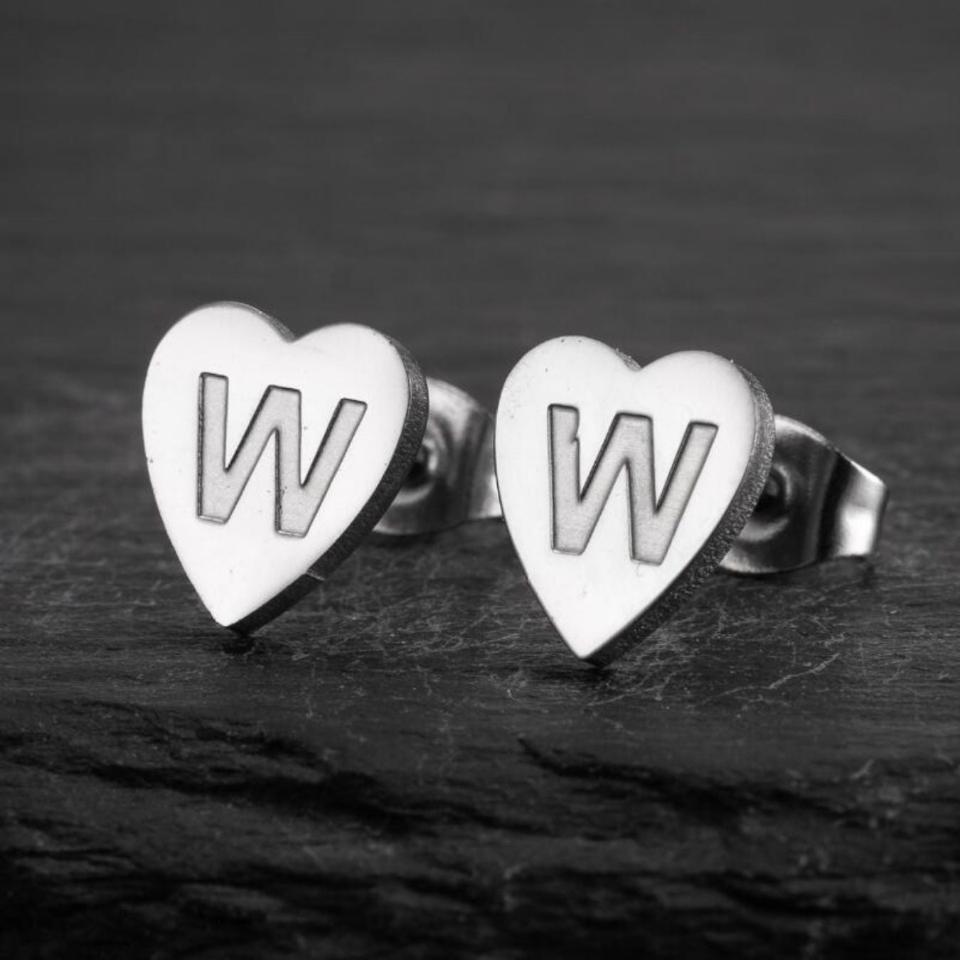 Brincos Initial "Chic Heart"