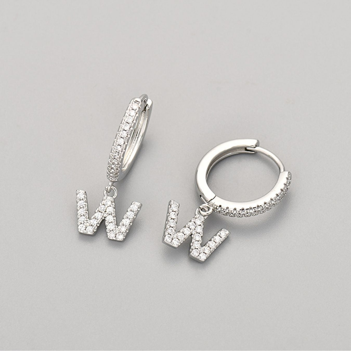 Brincos Initial "Crystal"