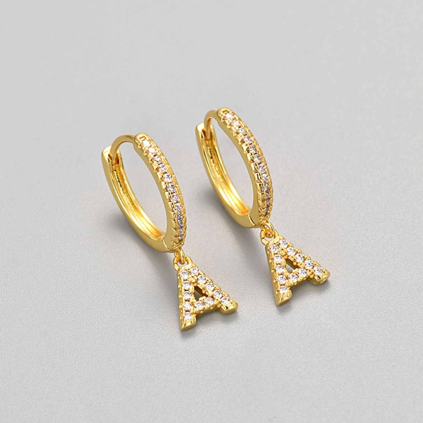 Brincos Initial "Crystal"