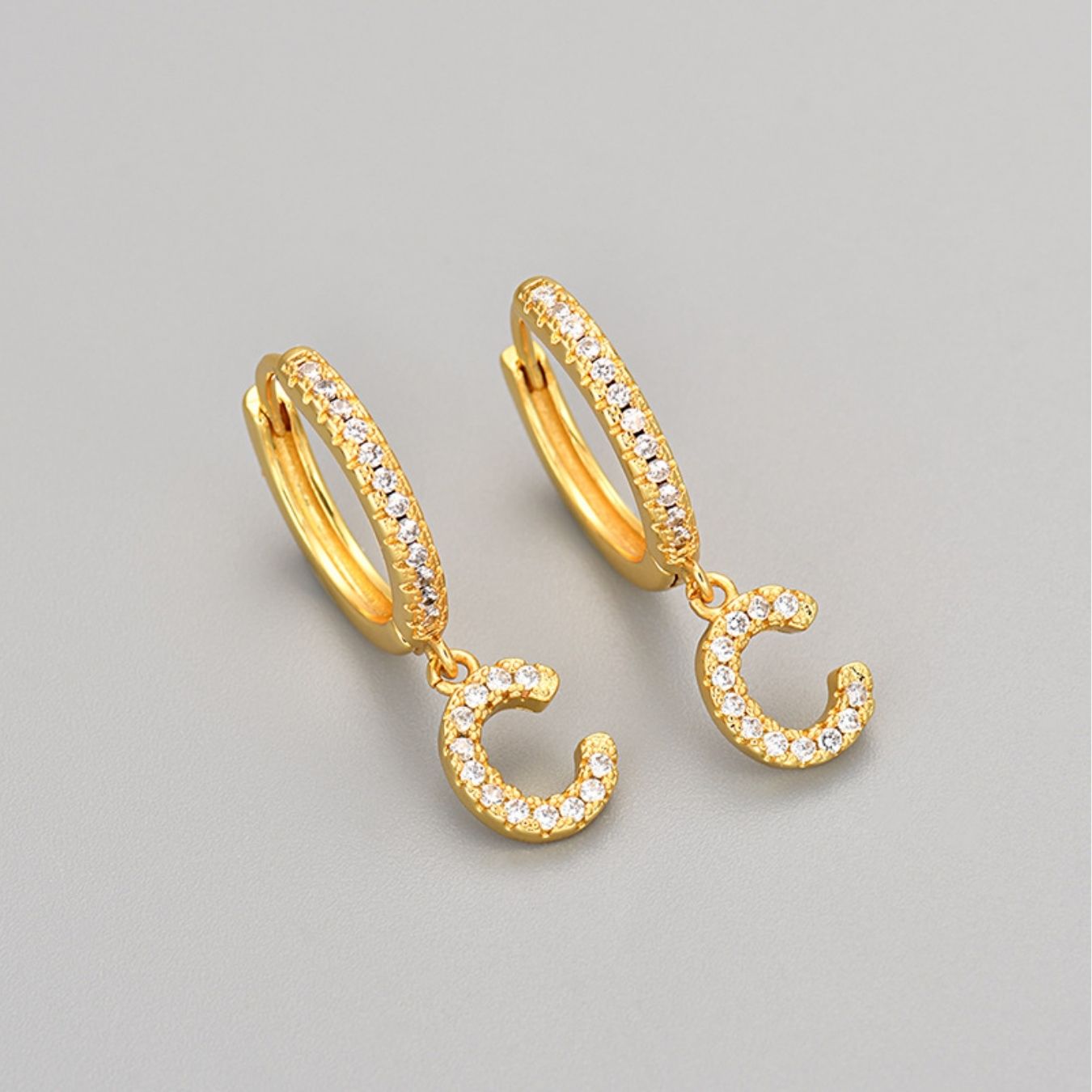 Brincos Initial "Crystal"