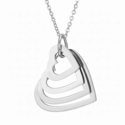 Colar com Nome "Nested Hearts"
